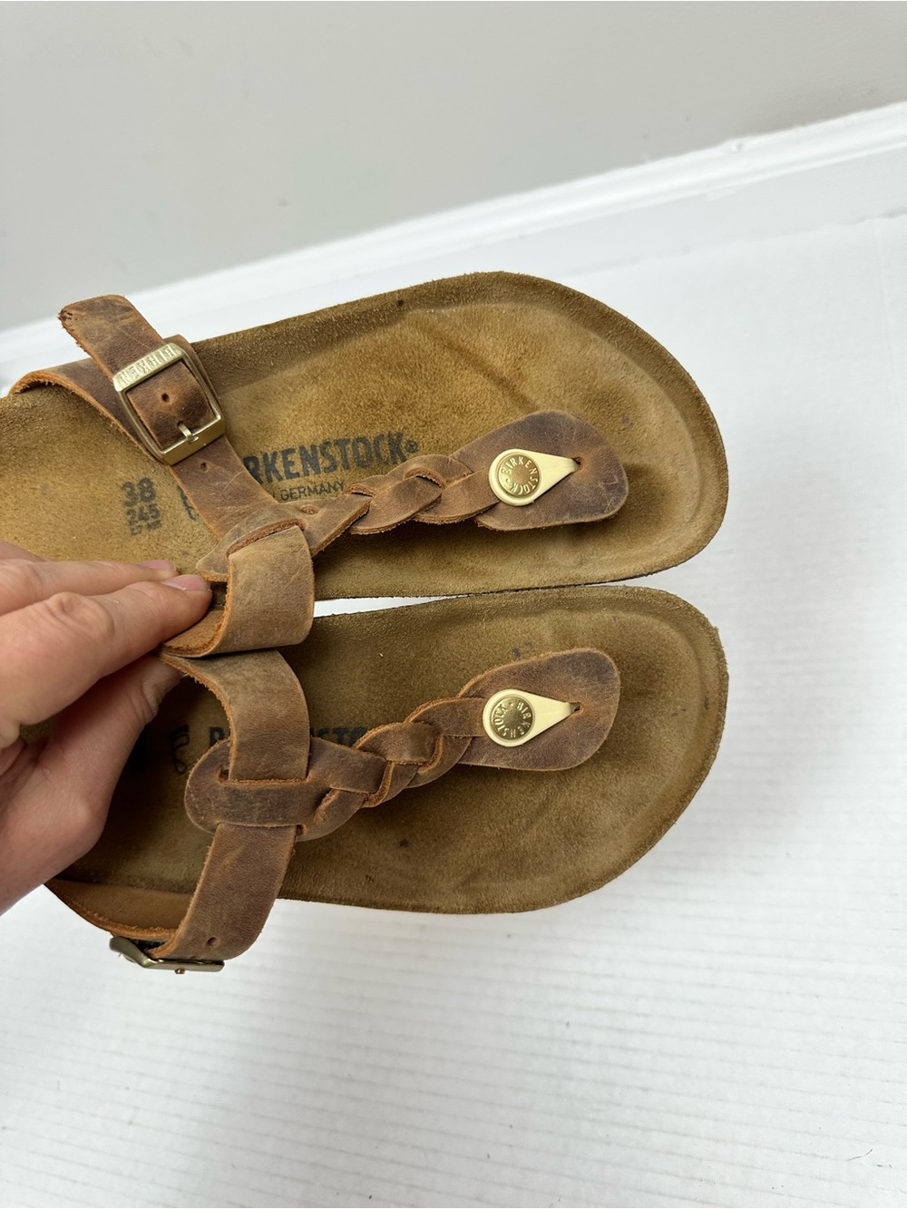 Birkenstock Gizeh Braided Sandal - Women's Oiled Leather in Cognac Size EU 38 - Picture 3 of 11